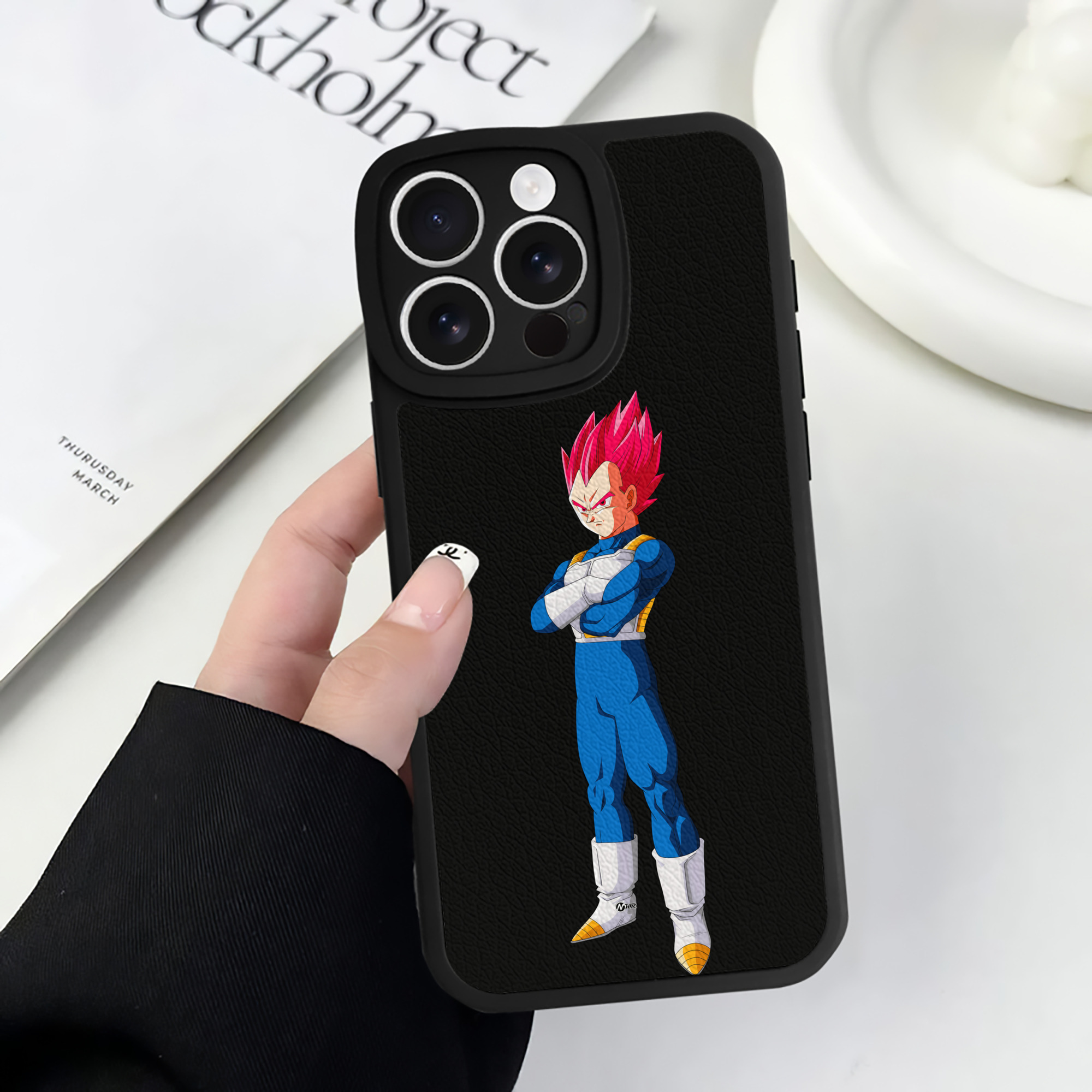 （画像用） ドラゴンボール ベジータ四世（Bejīta Yonsei）DRAGON BALL Vegeta IV 【iPhone 16シリーズ対応】シリコンスマホケース（レザー調） 材質：シリコン